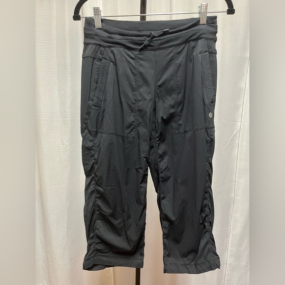 Lululemon Studio Crop Black | size 4 - Picture 1 of 6